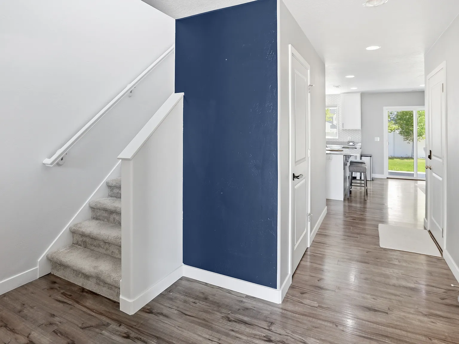 3 bed, 2.5 bath, 1779 sqft, $1,050 — Photo 2