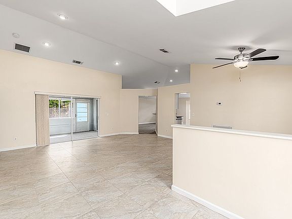 4th image of 6937 NW Daffodil Ln
