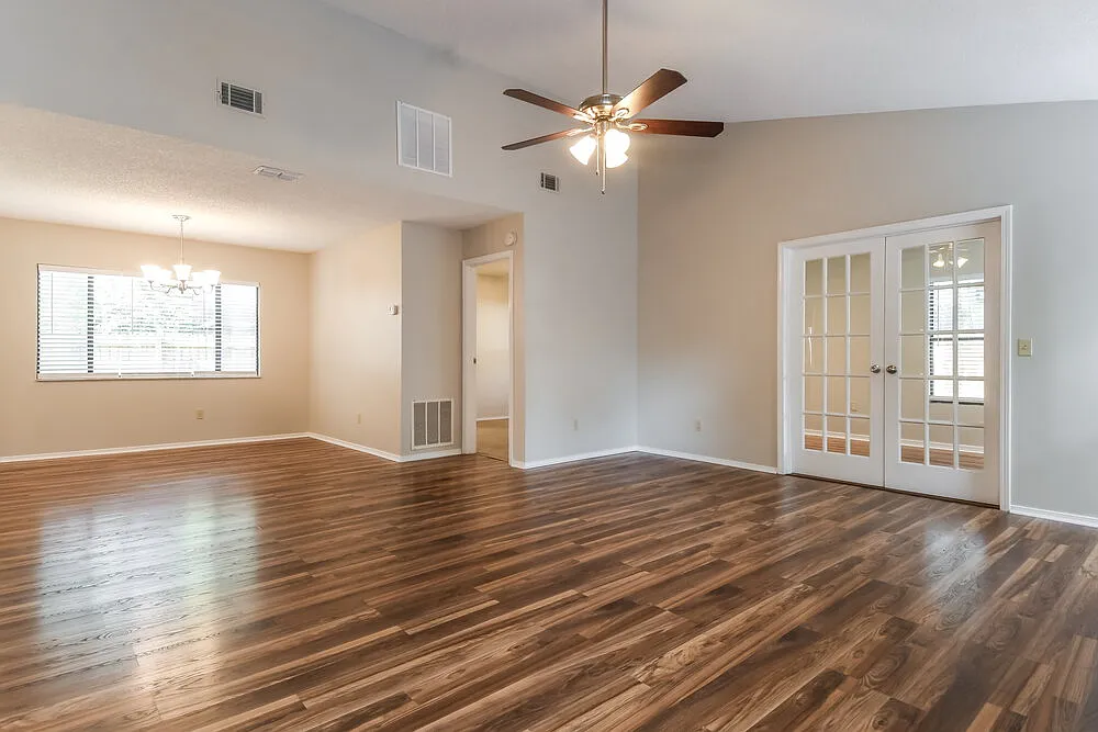 3 bed, 2.0 bath, 1441 sqft, $2,080 — Photo 4