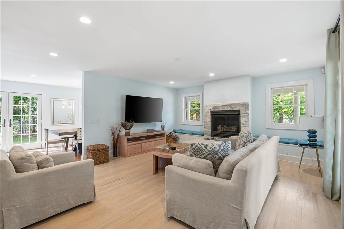 Renovated Sag Harbor Village Home with Private Beach Access — Photo 4