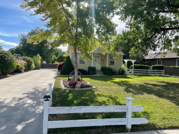 1073 S Navajo St W