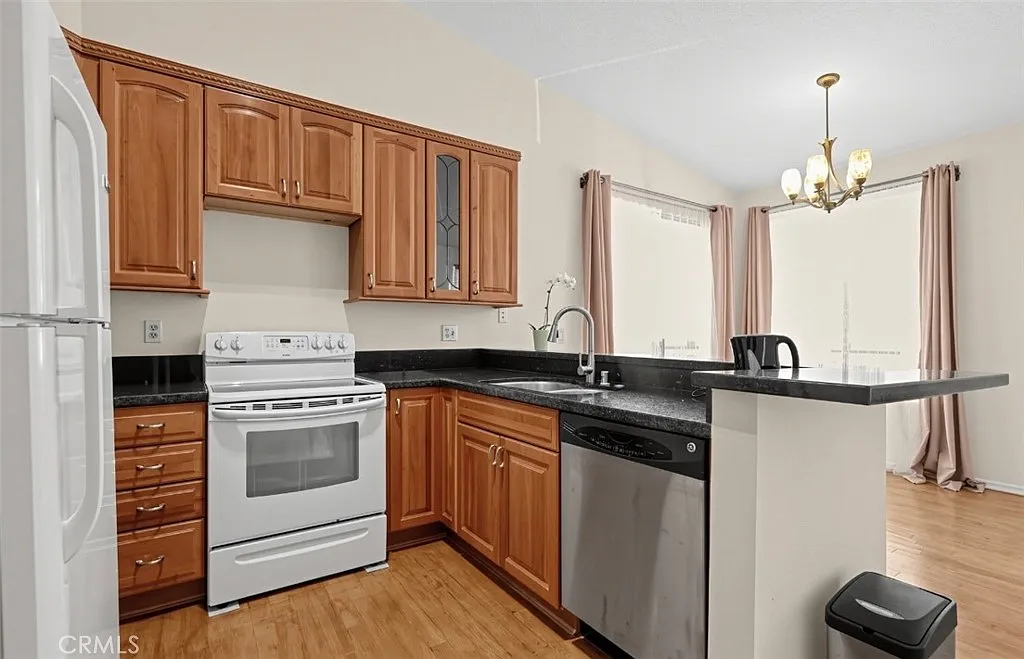 2 bed, 907 sqft, $2,780 — Photo 3