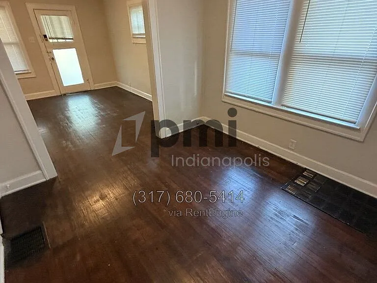 943 N Drexel Ave — Photo 20
