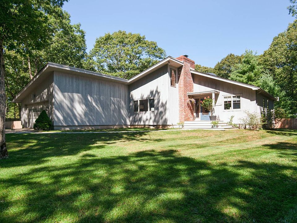 1st image of 10 Oakwood Ct