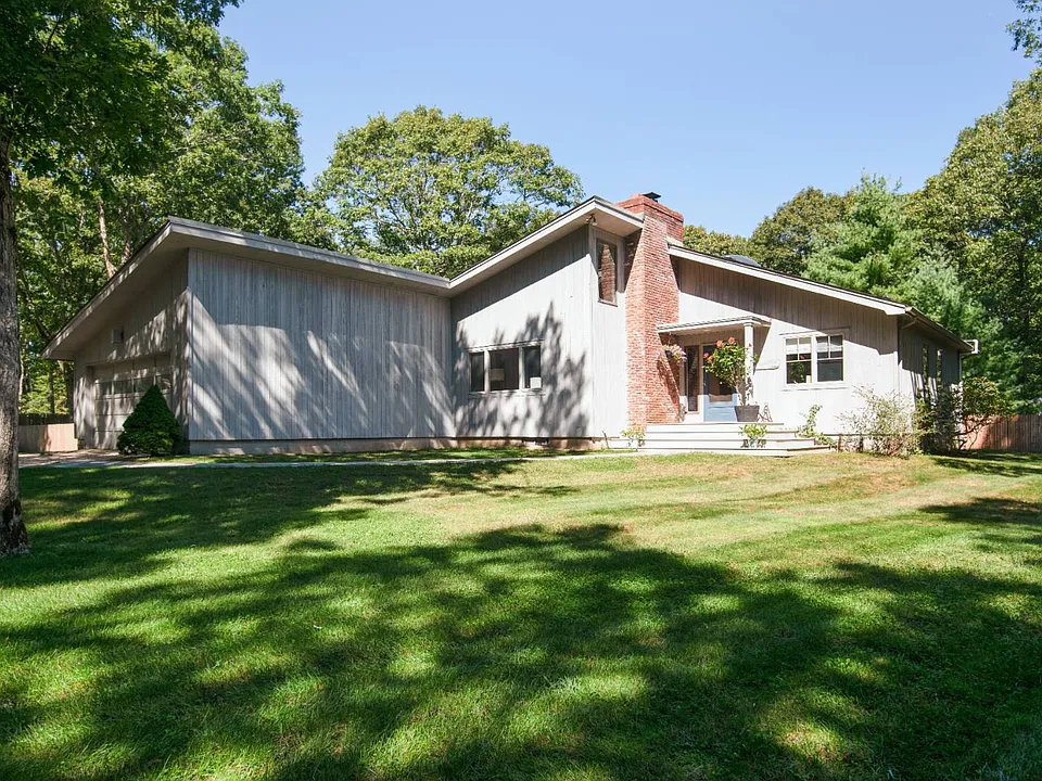 10 Oakwood Ct