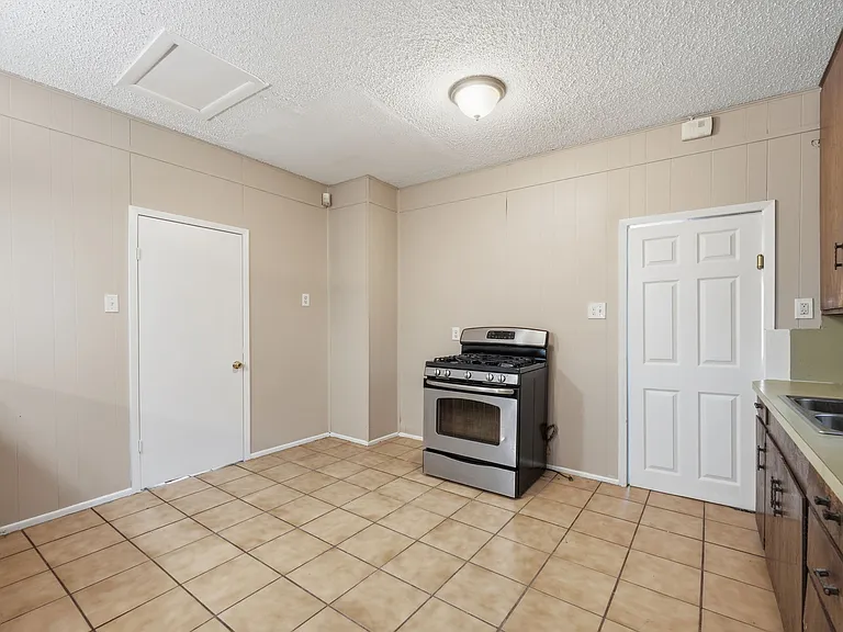 543 Avant Ave — Photo 16
