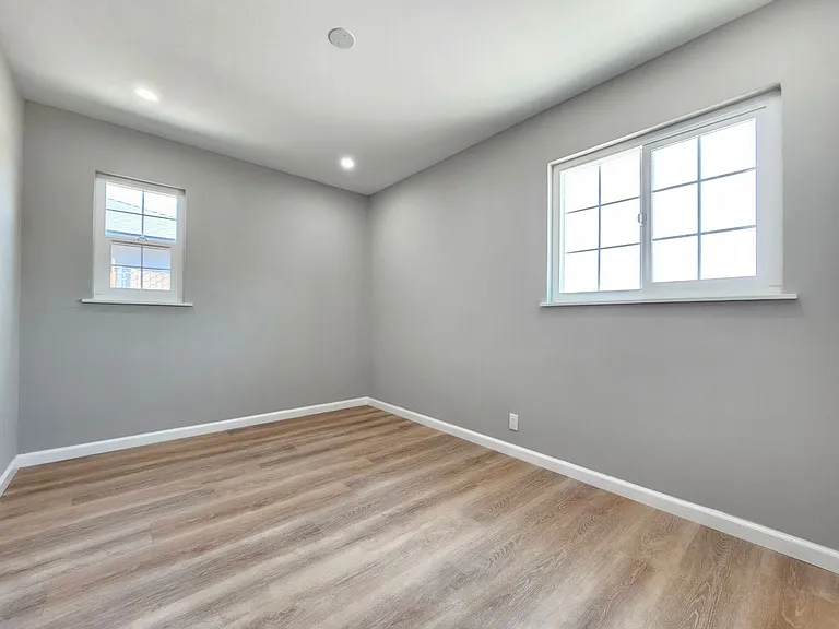 225 N Helena St — Photo 7
