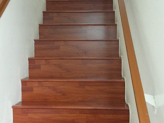 Staircase leading to 2nd floor bedrooms