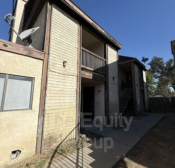 1323 S Court St — Photo 1
