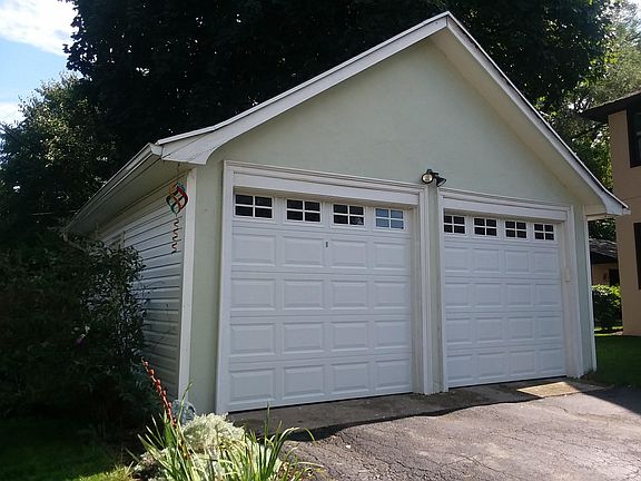 2+ car! Spacious! New!