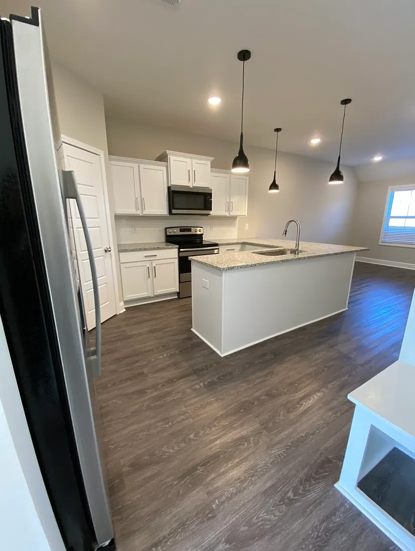 1039 Glenkirk Drive - D — Photo 4