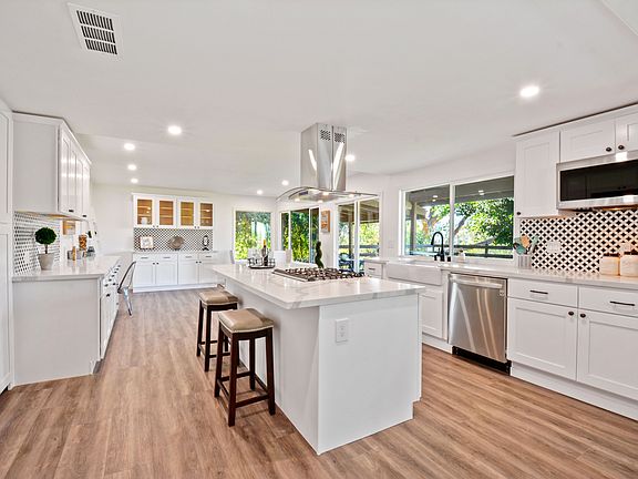 5th image of 650 N Jalapa Dr