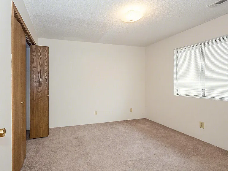2419 J St #4 — Photo 11