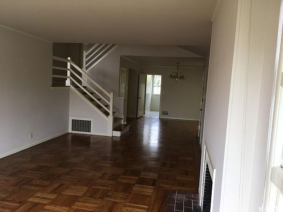 4th image of 75 Weston Dr