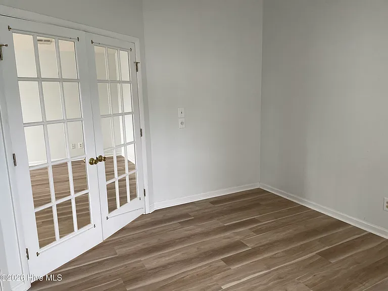 480 Saltaire Dr SW — Photo 19