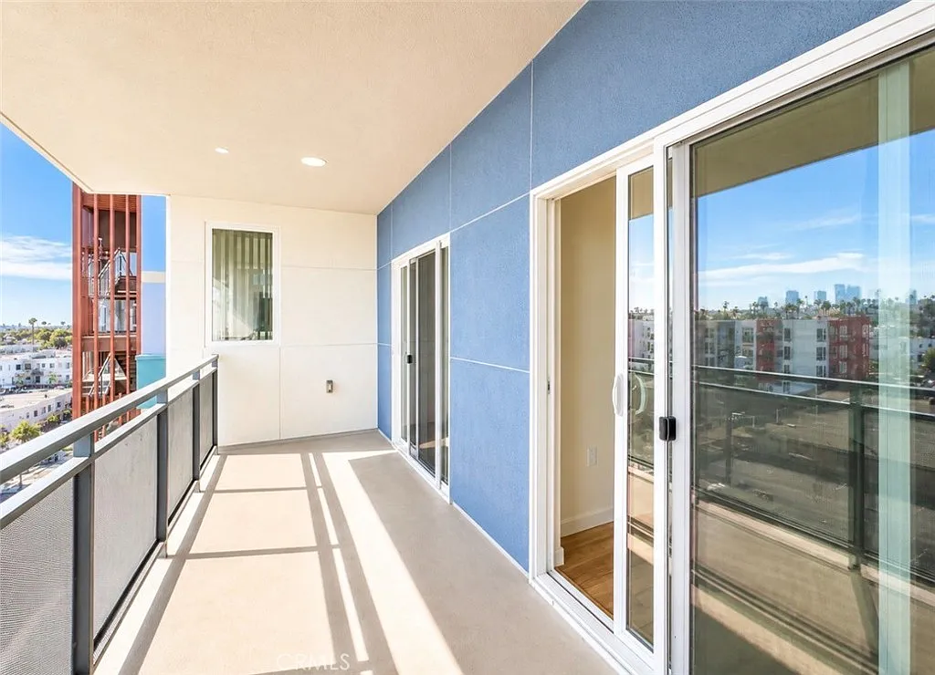 2 bed, 1100 sqft, $3,300 — Photo 2