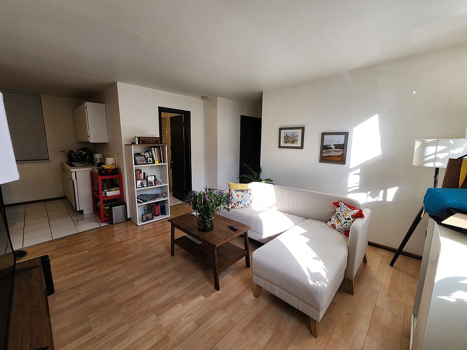 1st image of 1434 W Blackhawk St APT 1R