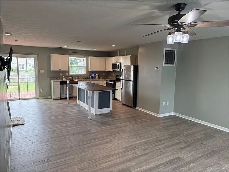 1199 Prem Pl — Photo 2