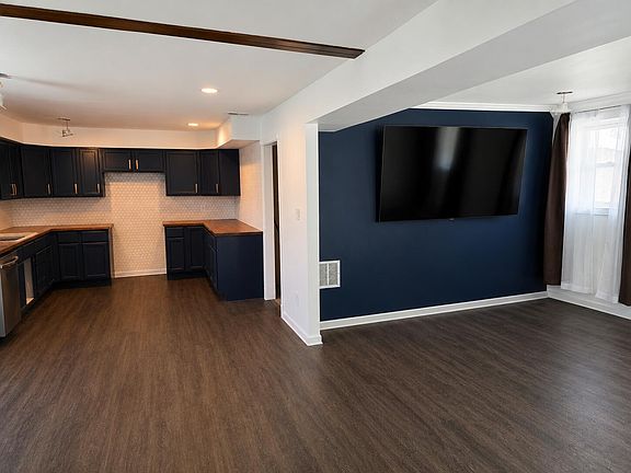 3rd image of 426 Cherry St