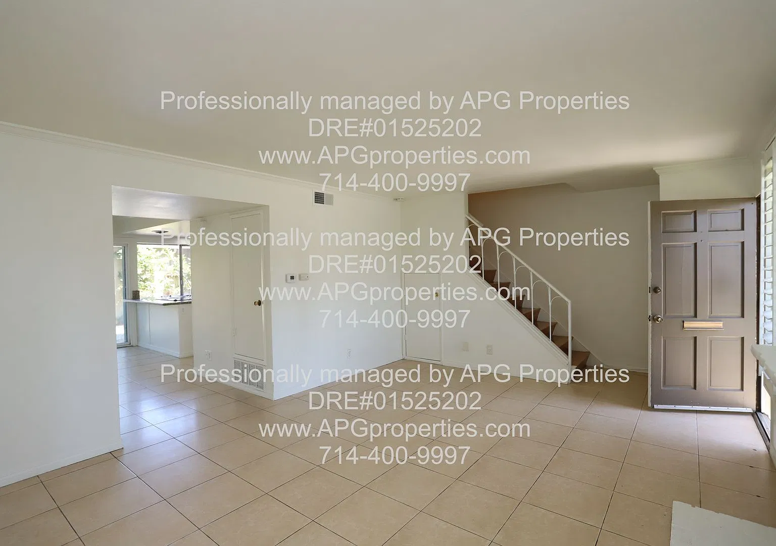 4 Bedroom / 2.5 Bathroom townhouse in the Anaheim Resort area of Garden Grove — Photo 3