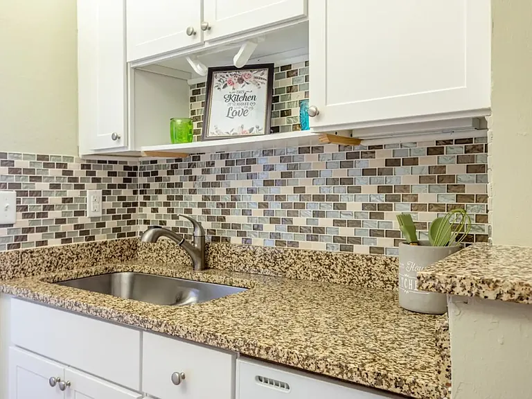 Naples 701 Apartments — Photo 8