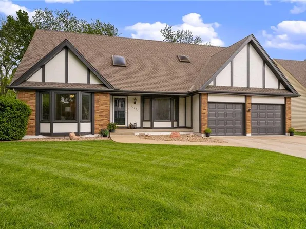 11721 Hemlock St, Overland Park, KS 66210