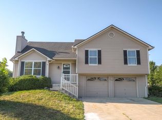 953 SW Daney Dr, Lees Summit, MO 64081