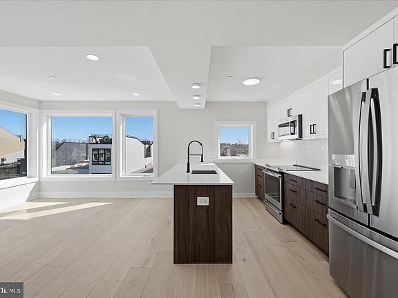 2nd image of 919 12th St NE #404