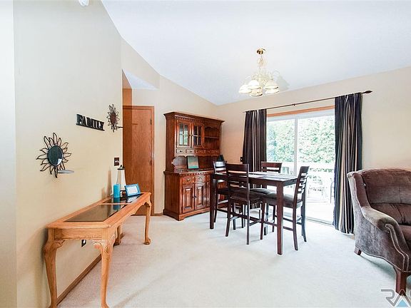 5th image of 619 Hickory Ln