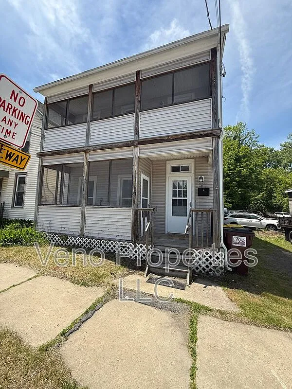 4 bed, 3.0 bath, $2,500 — Photo 1