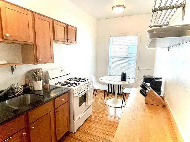 Oakview Apartments — Photo 25