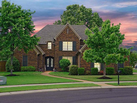 3rd image of 799 Six Oaks Ln