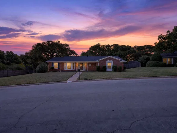 6109 Price Dr, North Richland Hills, TX 76180