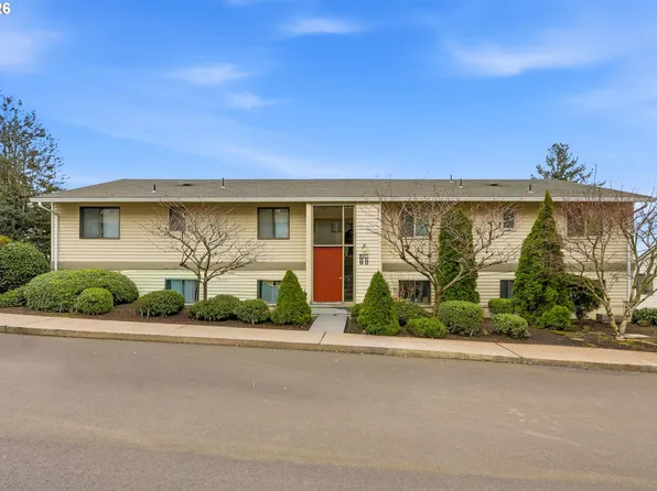 12088 SW King Arthur St APT B, King City, OR 97224