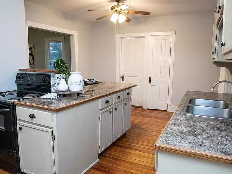 108 N Main St — Photo 11