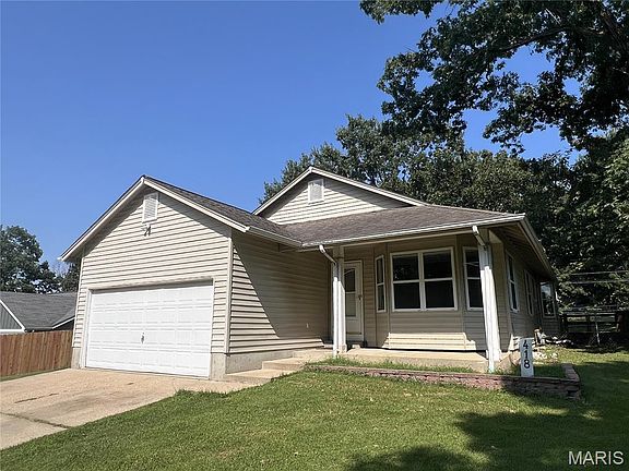 3rd image of 418 Forest Ln