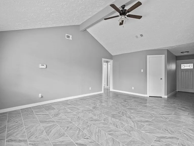 8122 Swan Meadow Ln — Photo 6