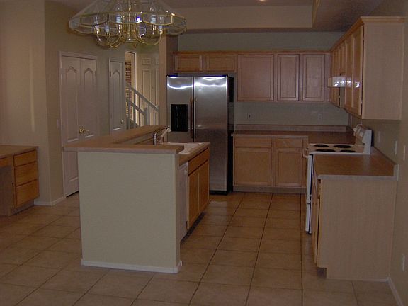 3rd image of 5337 E Hilton Ave