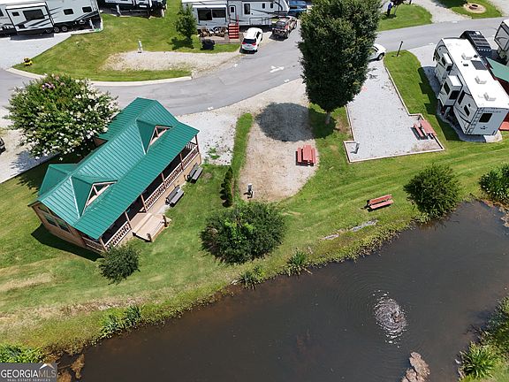 3rd image of 40 Newmar Ct