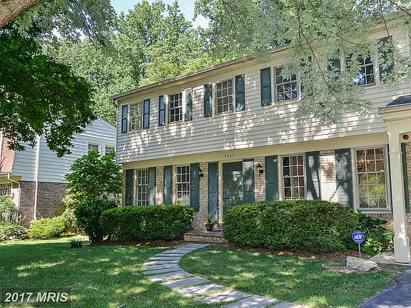 3rd image of 9923 Barnsbury Ct