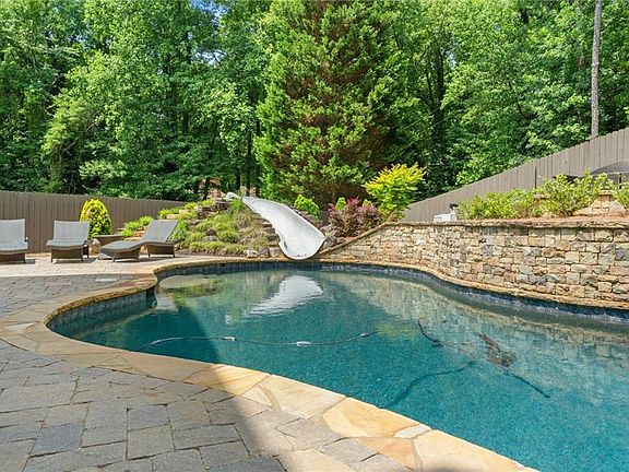 4th image of 3173 Hamlet Way