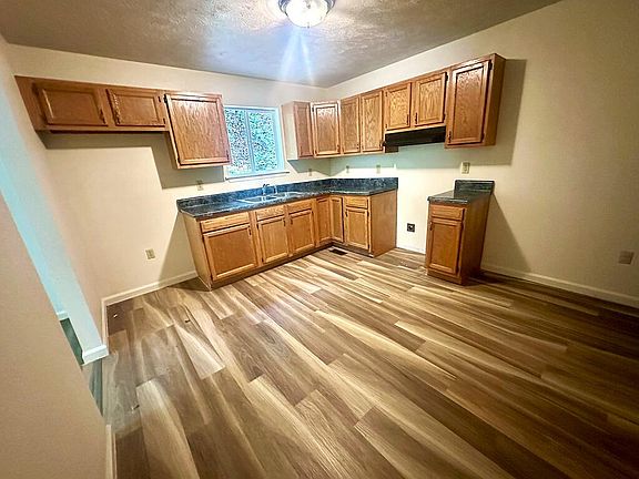 4th image of 155 Nashville Dr