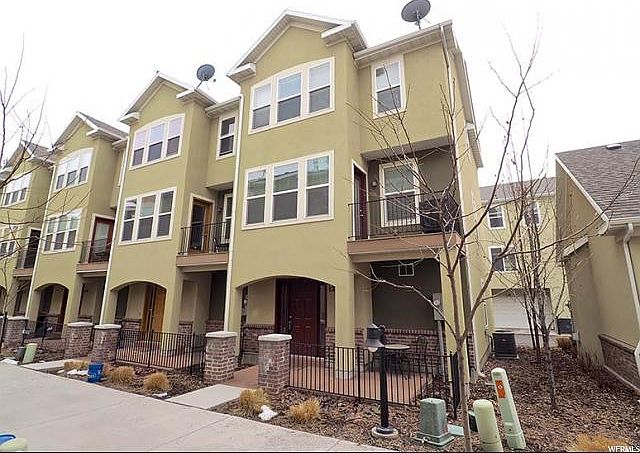1st image of 120 W Arbroath Ln