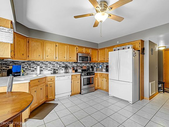 2nd image of 9400 Melvina Ave APT 3SE