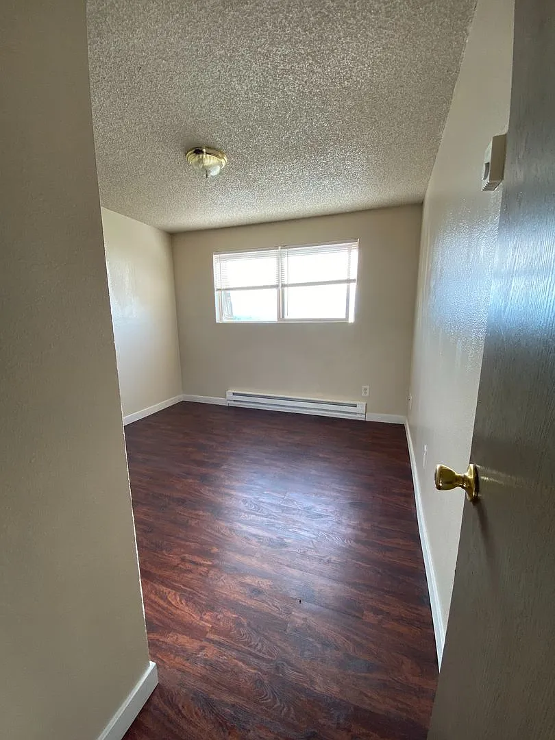 1 bedroom, 1 bathroom upstairs apartment — Photo 2