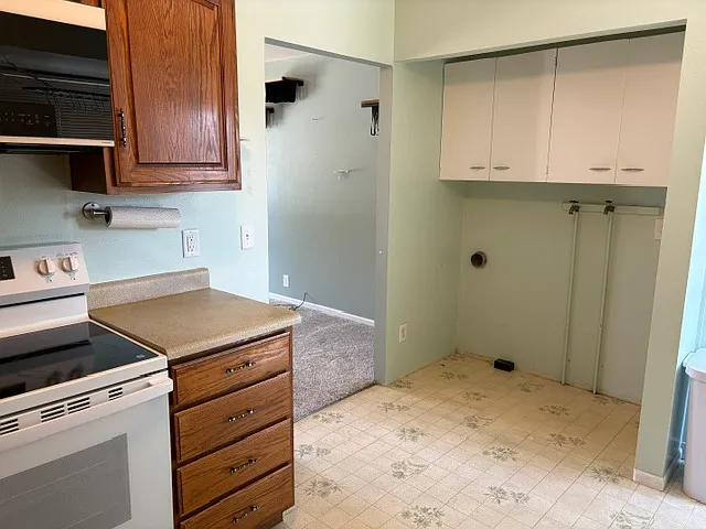 1534 Cody Ave — Photo 10