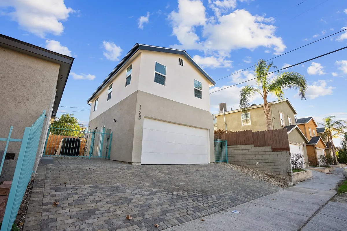 Building Photo - 11560 Archwood St