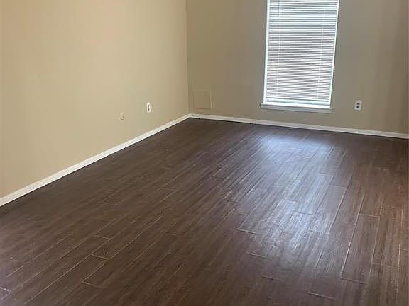 5th image of 3811 Meadow Place Dr