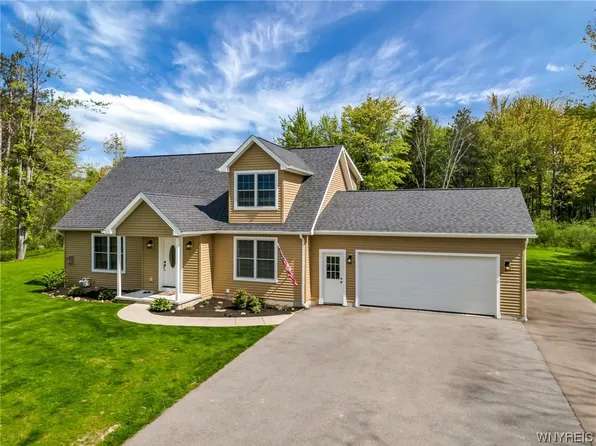 698 Jewett Holmwood Rd, East Aurora, NY 14052
