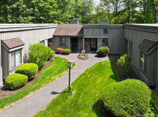 1037 Heritage Vlg #B, Southbury, CT 06488